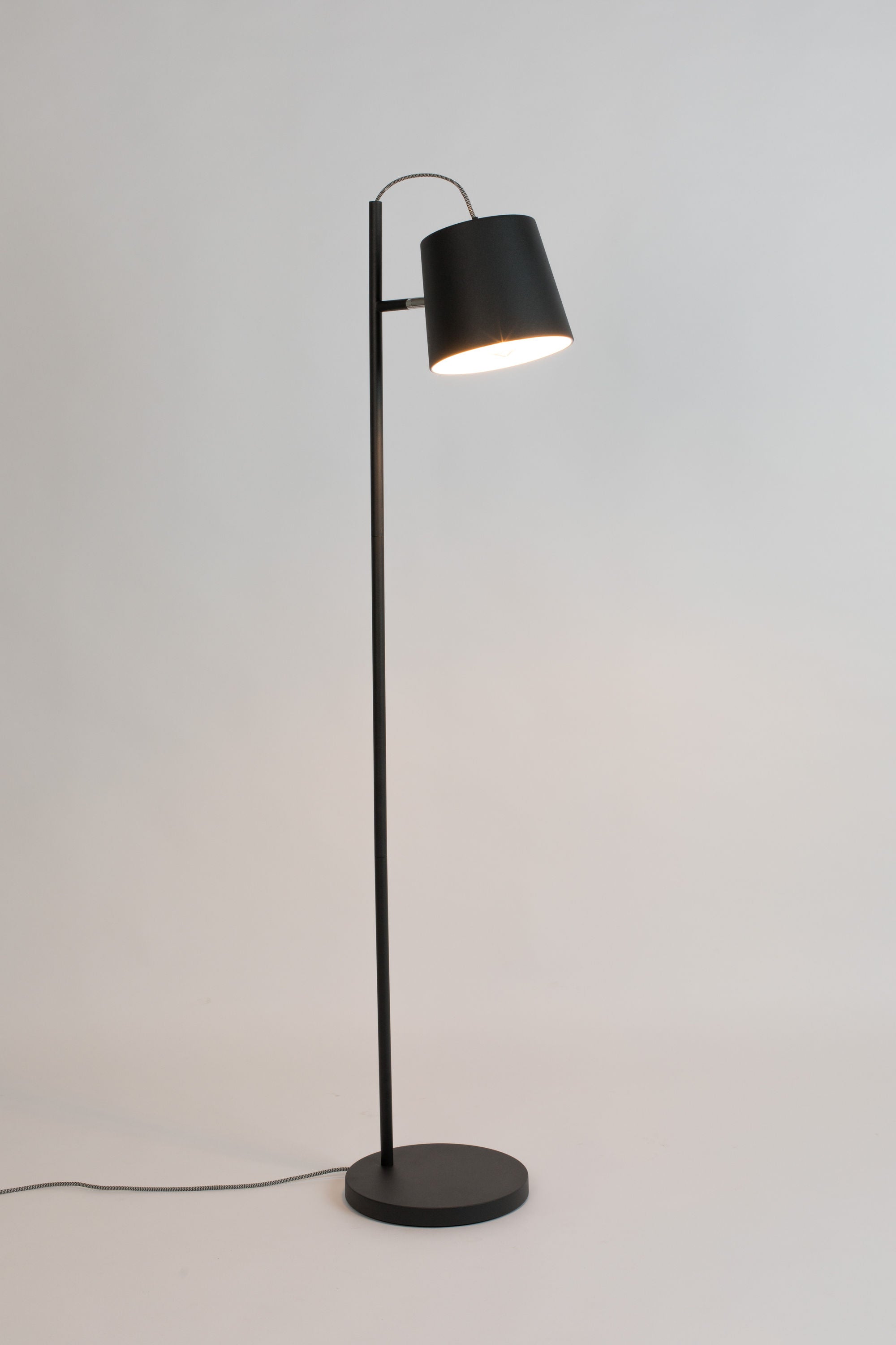 Zuiver Buckle Head Black Floor Lamp